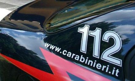 Torre del Greco. Ruba materiale elettrico e scappa tra le auto nel traffico, arrestato 57enne