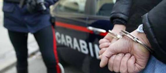 Picchia la moglie, arrestato dai carabinieri