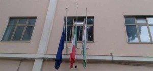 Comune-bandiere-mezzAsta-2015
