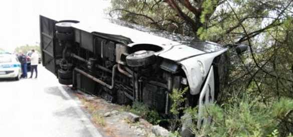 Si ribalta autobus di cinesi sul Vesuvio