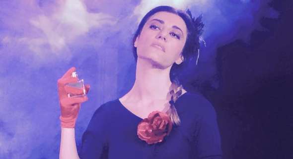 Teatro. “Vetiver”, essenze di una profumiera 🗓