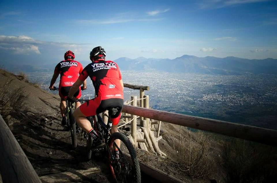 «Vesuvio Mountainbike Race» 2018: l’ardita sfida in bici sul Vesuvio redivivo dopo i roghi