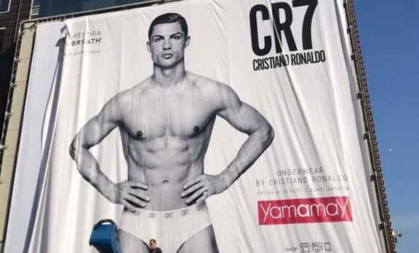 Cristiano Ronaldo in “mutande” per Napoli