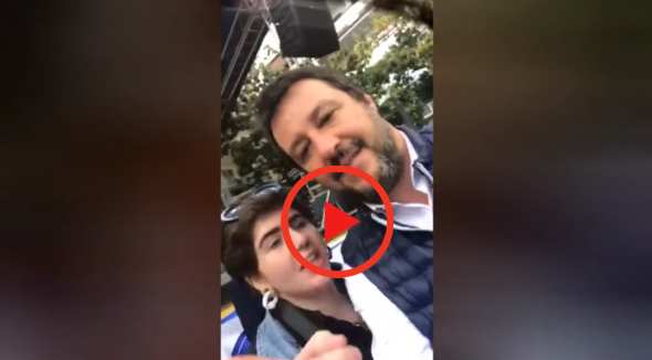 Selfie-agguato contro Salvini: “Non siamo più terroni di m***?”. Lui fa intervenire la digos