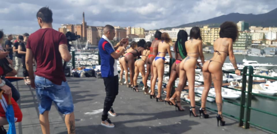 Sexy video al porto di Torre del Greco