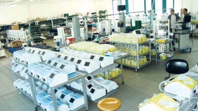 Coronavirus, 5 tecnici in servizio presso lo stabilimento Spolettificio Esercito di Torre Annunziata per la produzione di ventilatori polmonari