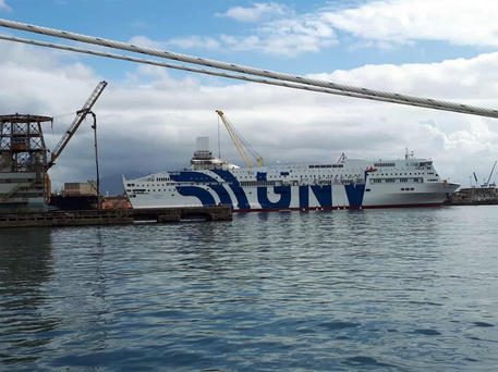 Coronavirus, nave in quarantena nel porto di Napoli