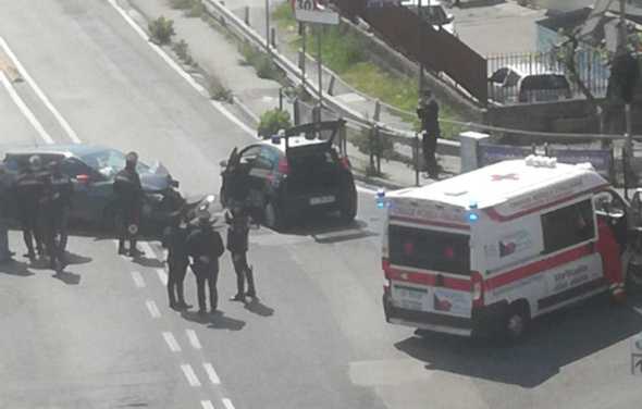 Torre del Greco, scontro contro l’auto dei carabinieri