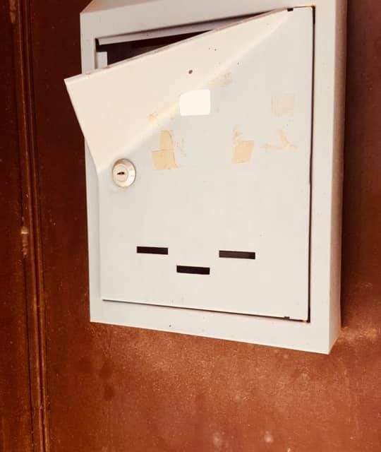 Mascherine rubate dalle cassette della posta, i cittadini lanciano l’allarme