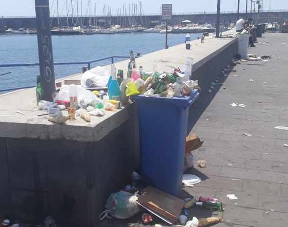 Torre del Greco, città sempre più sporca: Palomba inadeguato a gestire la crisi