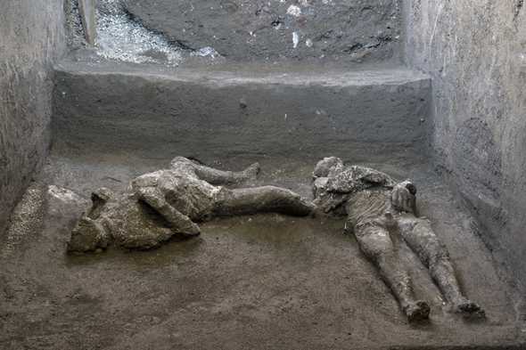 Nuova scoperta, Pompei: ritrovati due corpi intatti