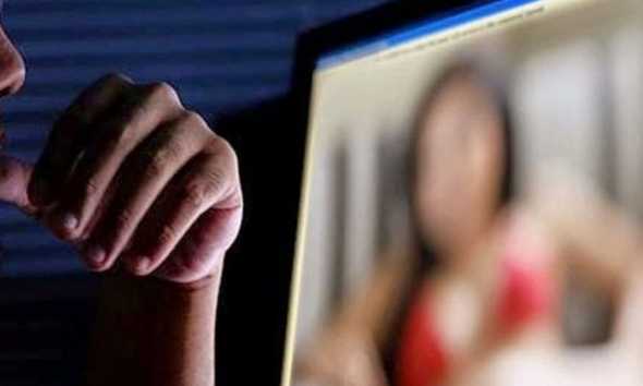 Adesca le minori sui social per foto porno: arrestato