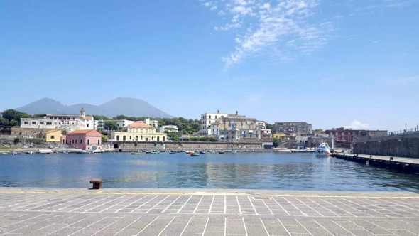 Portici, collegamento diretto con Capri e la Costiera via mare