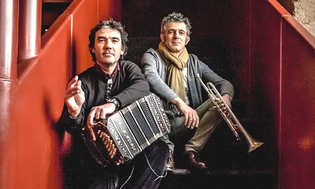 Paolo Fresu e Daniele Di Bonaventura in “Amor Conduce Noi”