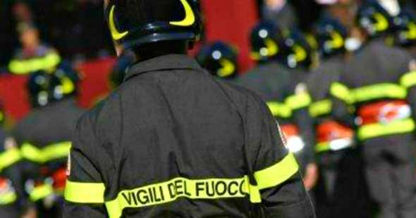 Incidente in autostrada, camionista incastrato nelle lamiere