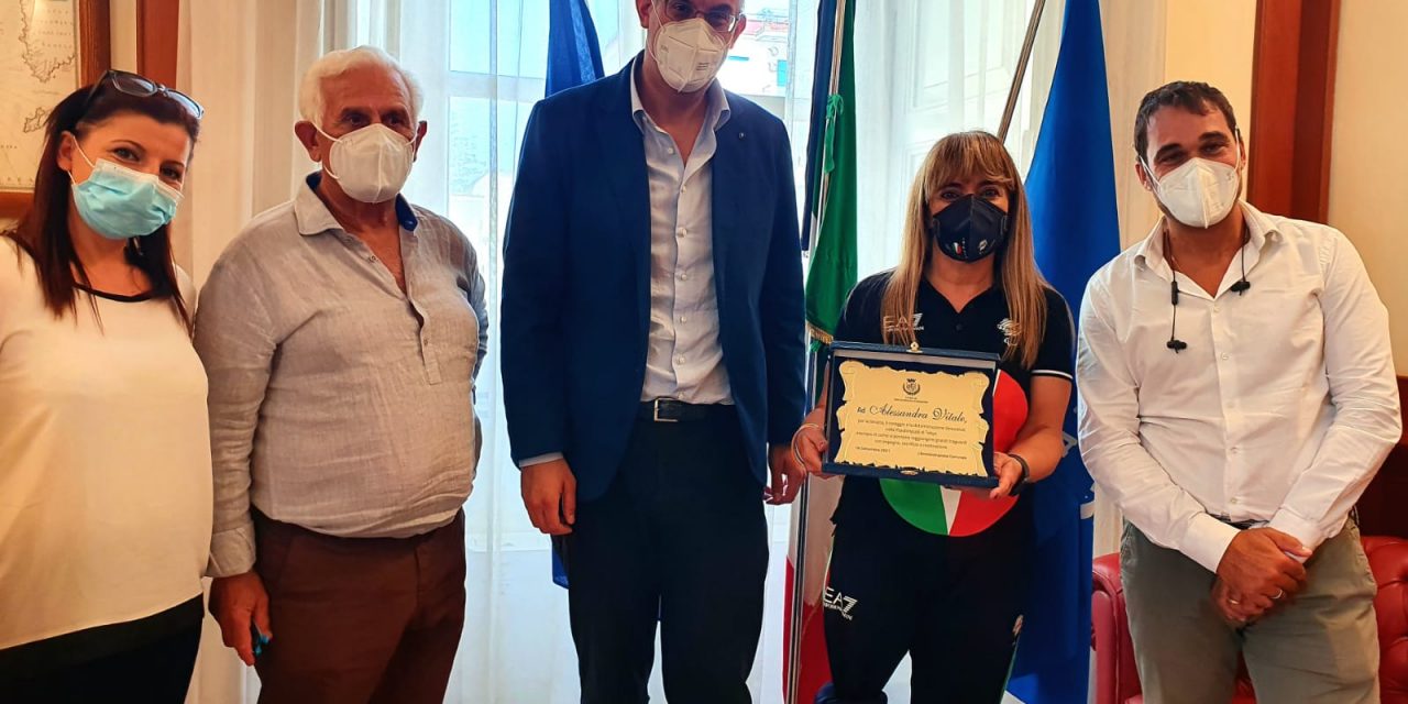 San Giorgio a Cremano. La Capitana della Nazionale di sitting volley, Alessandra Vitale, torna in città accolta dal Sindaco Zinno