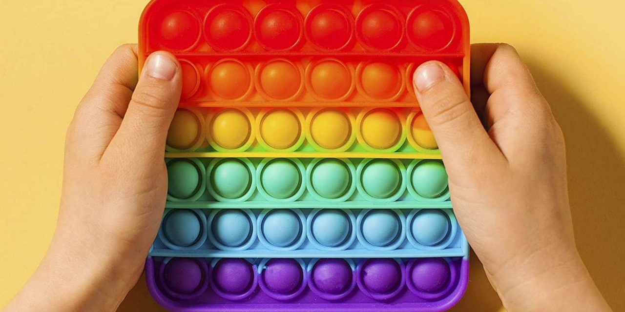 Pop-it non conformi alle normative, maxi sequestro della Polizia Municipale