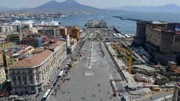 Turismo, con mille visitatori al giorno agli infopoint Napoli è sempre più meta internazionale