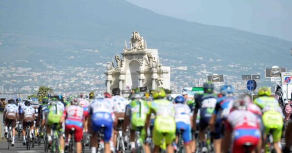 Giro d’Italia 2023, la città di Napoli si prepara ad accogliere grande evento ciclistico