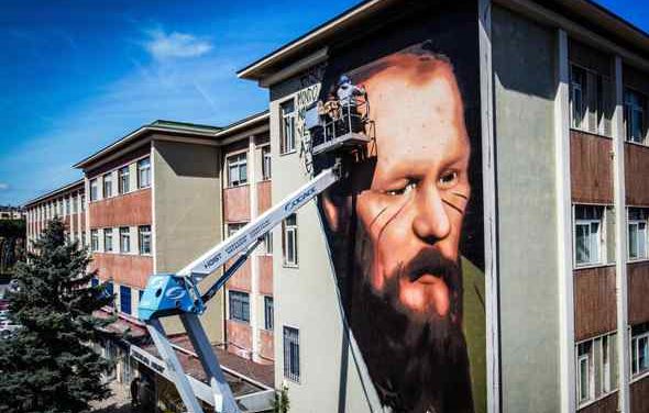 Putin elogia il murales di Dostoevskij a Napoli: “Dà speranza”