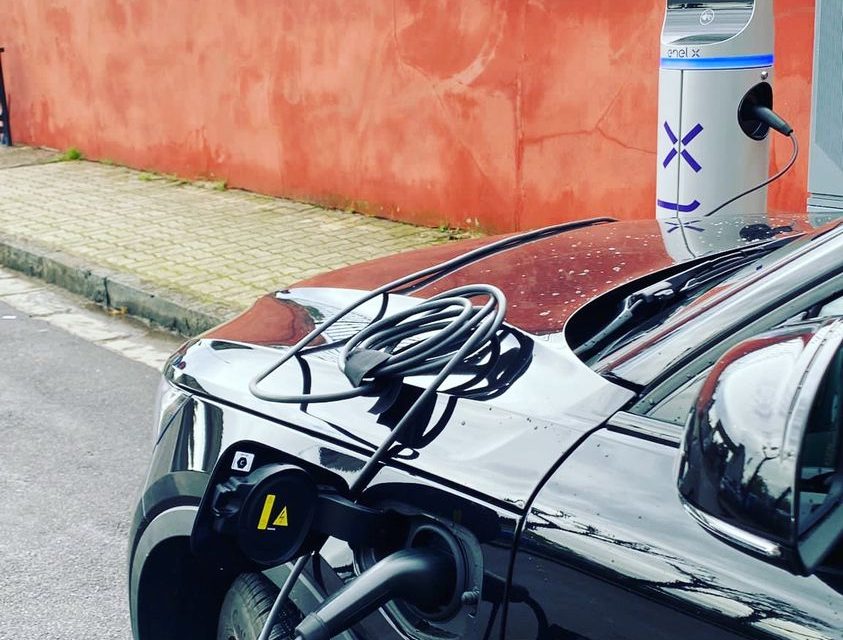 Automobili elettriche, attiva la prima postazione di ricarica sul territorio