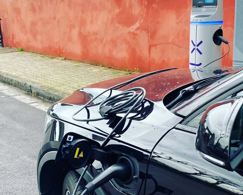 Automobili elettriche, attiva la prima postazione di ricarica sul territorio