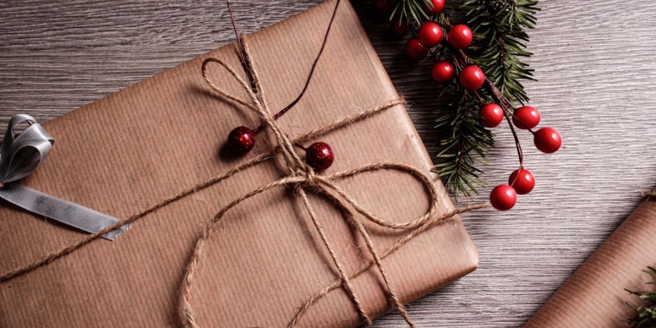 Solidarietà, torna l’iniziativa del ‘Giocattolo sospeso’ nei negozi ed anche online. Clicca per i dettagli