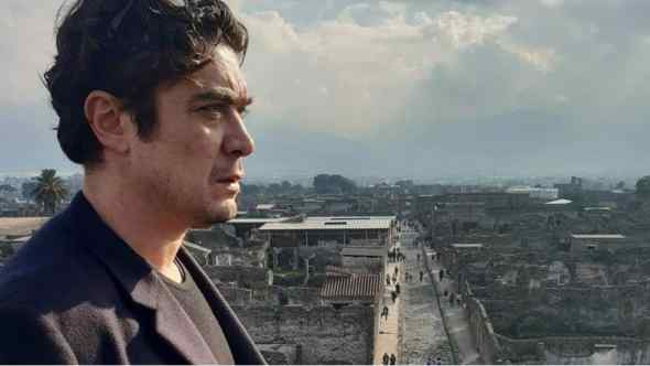 Pompei, Riccardo Scamarcio al sito archeologico vesuviano: “Esperienza magnifica”