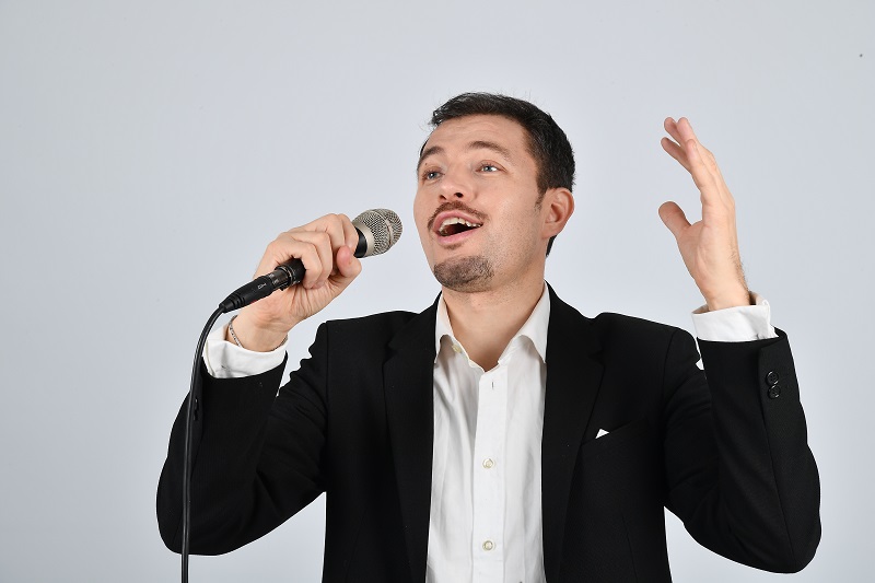 Giuseppe Gambi: il tenore al Teatro Troisi per un concerto omaggio alla musica napoletana