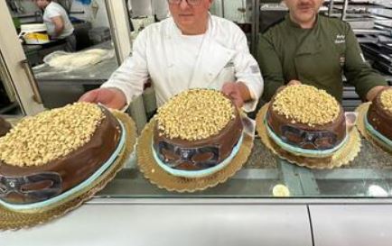 Pasticceria campana in fibrillazione per la Serie A: dedicata al bomber azzurro la torta Osimhen