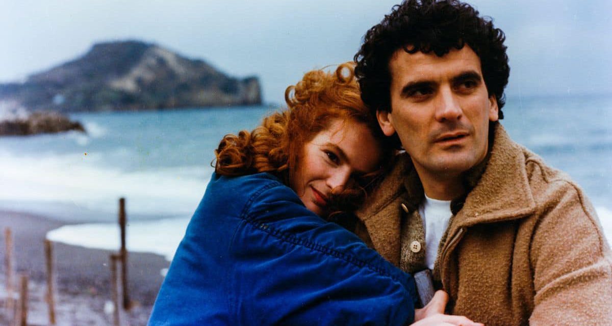 Scusate il ritardo: in Campania una spiaggia col titolo del film in onore di Massimo Troisi