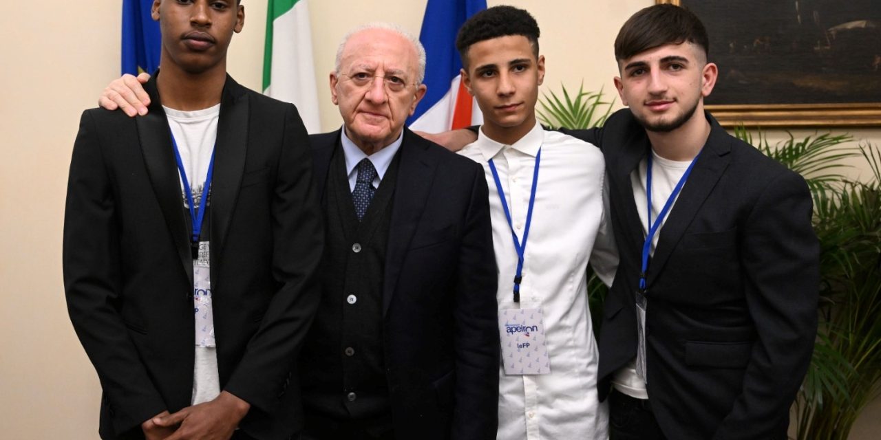 Le storie di Sadakh, Ervis e Achraf finiscono in Regione Campania, De Luca: “Li consideriamo già nostri concittadini”