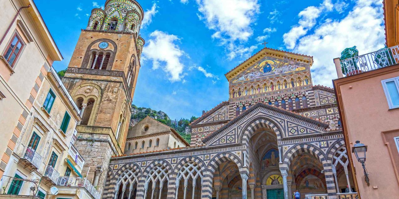 In Campania c’è un posto meraviglioso che ogni anno attira turisti da tutto il mondo: scopri i dettagli e la storia