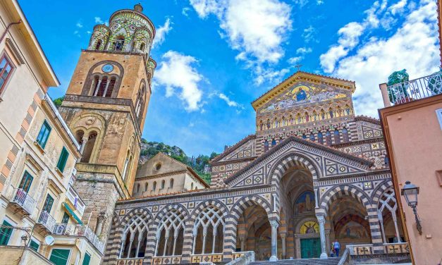 In Campania c’è un posto meraviglioso che ogni anno attira turisti da tutto il mondo: scopri i dettagli e la storia