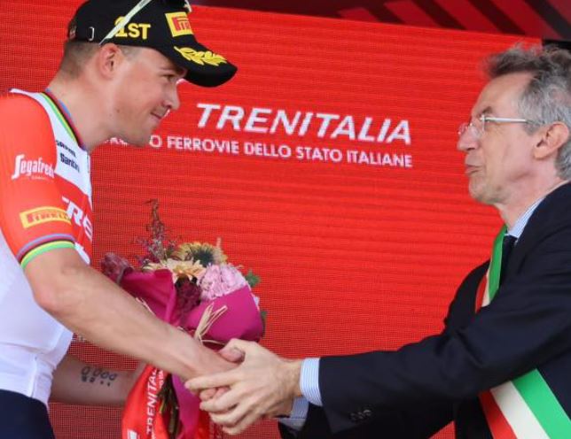 Il Giro d’Italia ‘ha promosso’ Napoli: città pronta a candidarsi per una nuova tappa nell’edizione 2024