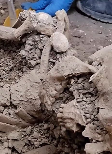 Sensazionale scoperta a Pompei, due scheletri rinvenuti: non solo l’eruzione ma anche terremoto concomitante