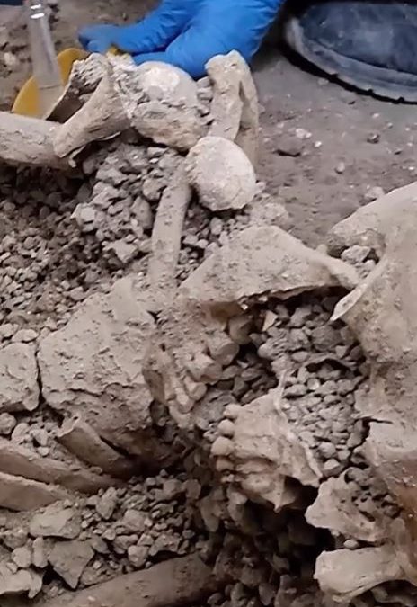 Sensazionale scoperta a Pompei, due scheletri rinvenuti: non solo l’eruzione ma anche terremoto concomitante