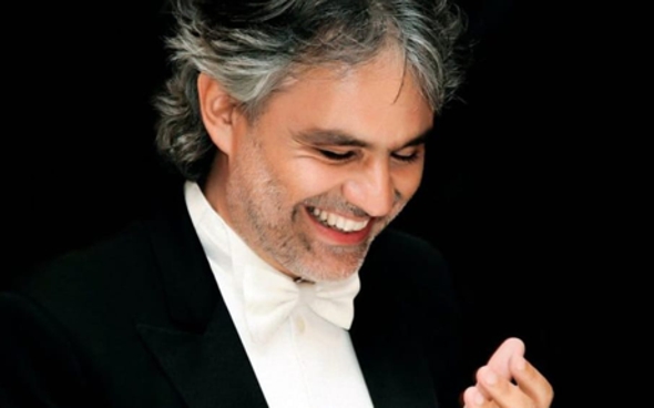 A Napoli, Andrea Bocelli inaugura il coro dei bambini del Rione Sanità
