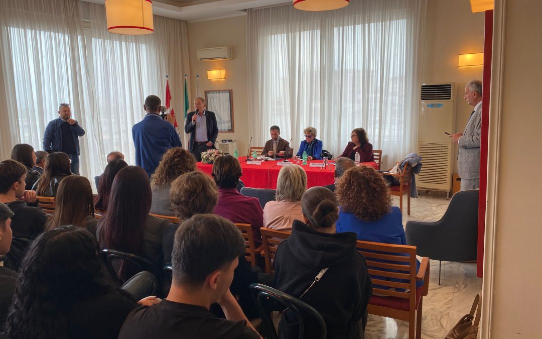 Dacia Maraini con gli studenti di Torre del Greco al Circolo Nautico