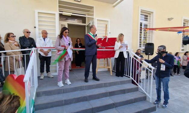 Torre del Greco, inaugurato il ristrutturato plesso Orsi di via Lava Troia