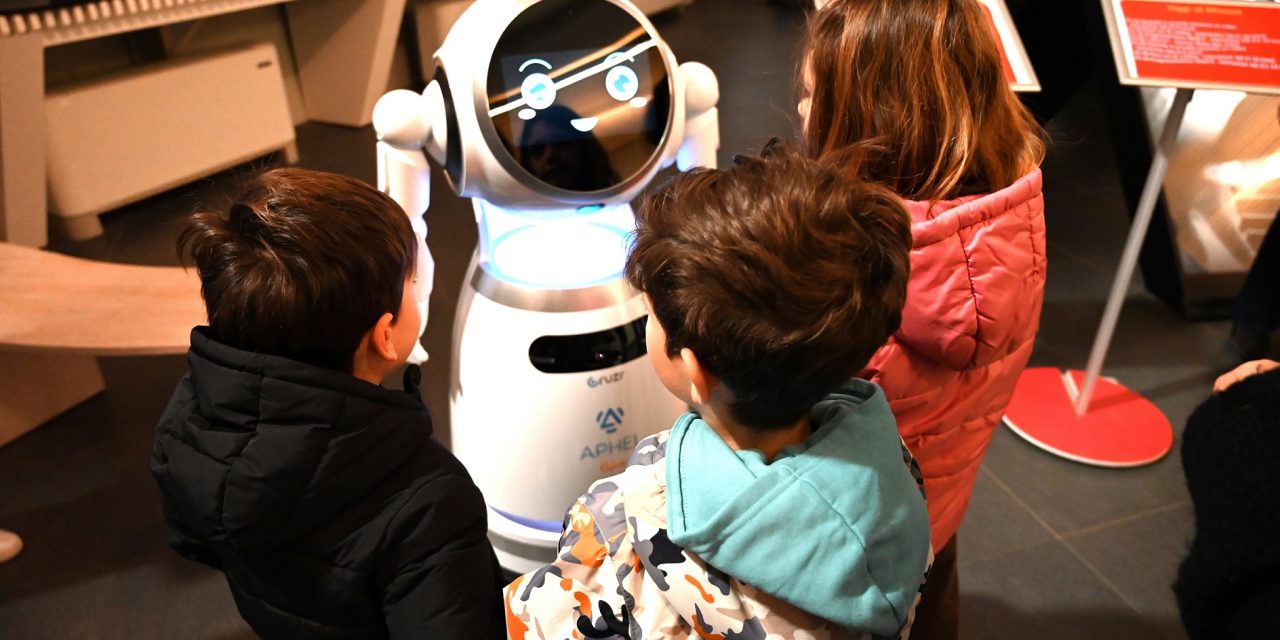 Arriva a Città della Scienza Aphel, il primo robot umanoide guida museale al Museo Corporea