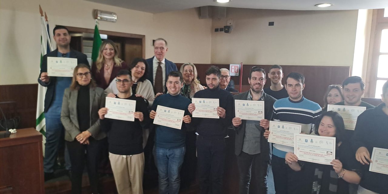 Torre del Greco, proclamati tredici ambasciatori del corallo. Sono i ragazzi che hanno partecipato al progetto “Sulle ali dell’airone”