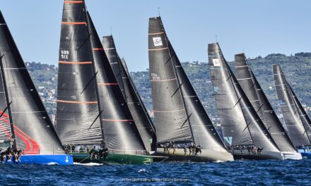 Il Campionato del Mondo ORC 2026 , in programma tra Napoli e Sorrento, prosegue a “vele spiegate”