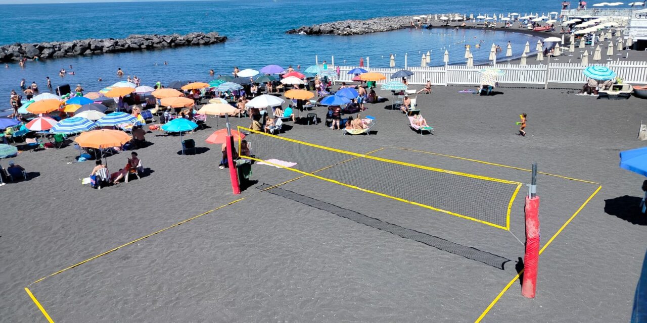 Torre del Greco, subito ripristinato il campo di beach volley in Litoranea