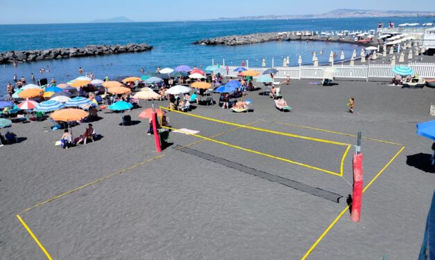 Torre del Greco, subito ripristinato il campo di beach volley in Litoranea