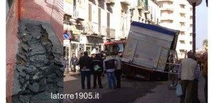 Camion-Sprofonda-Via-Roma-201408